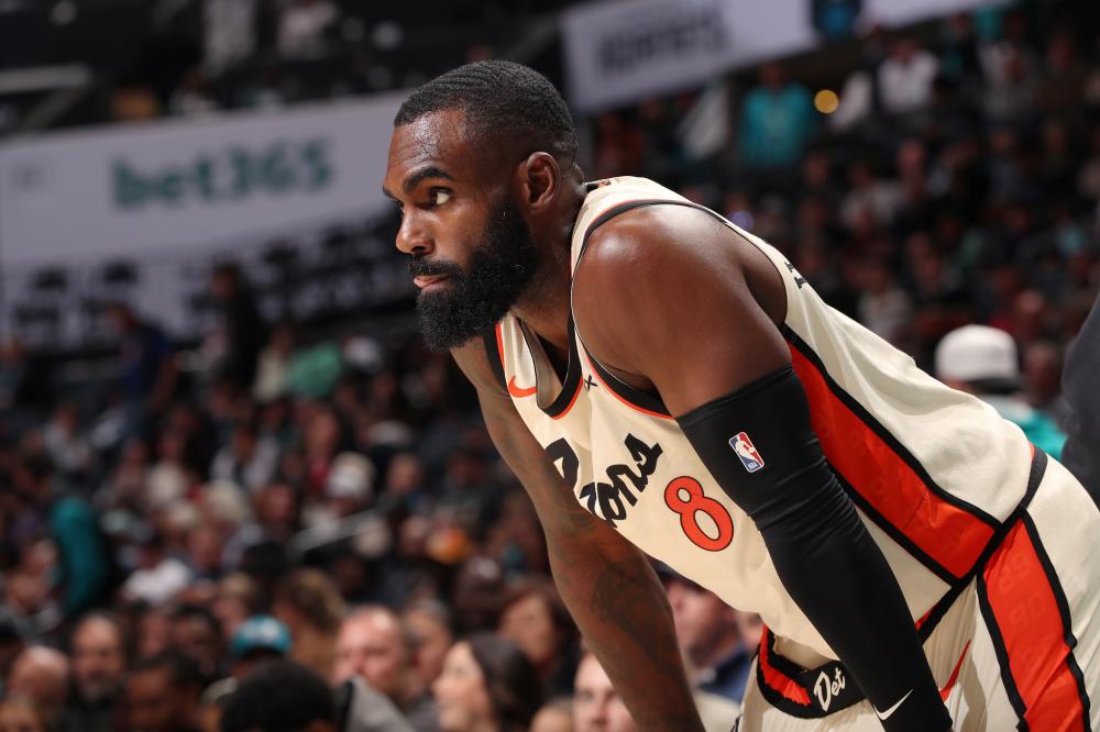 英超十人纽卡2-3利物浦，场面惨烈！小将恩古莫哈绝杀